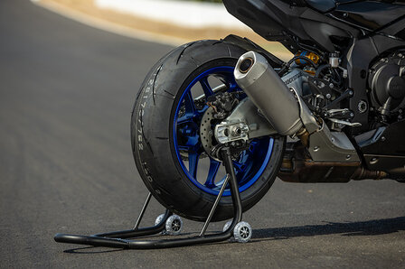200/55R17 Bridgestone Battlax RS11 achterband Street Racing